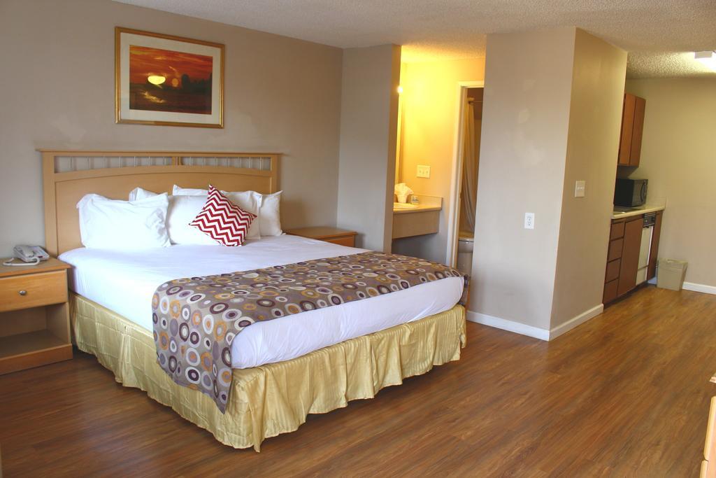 Days Inn By Wyndham Lakewood South Tacoma Pokoj fotografie