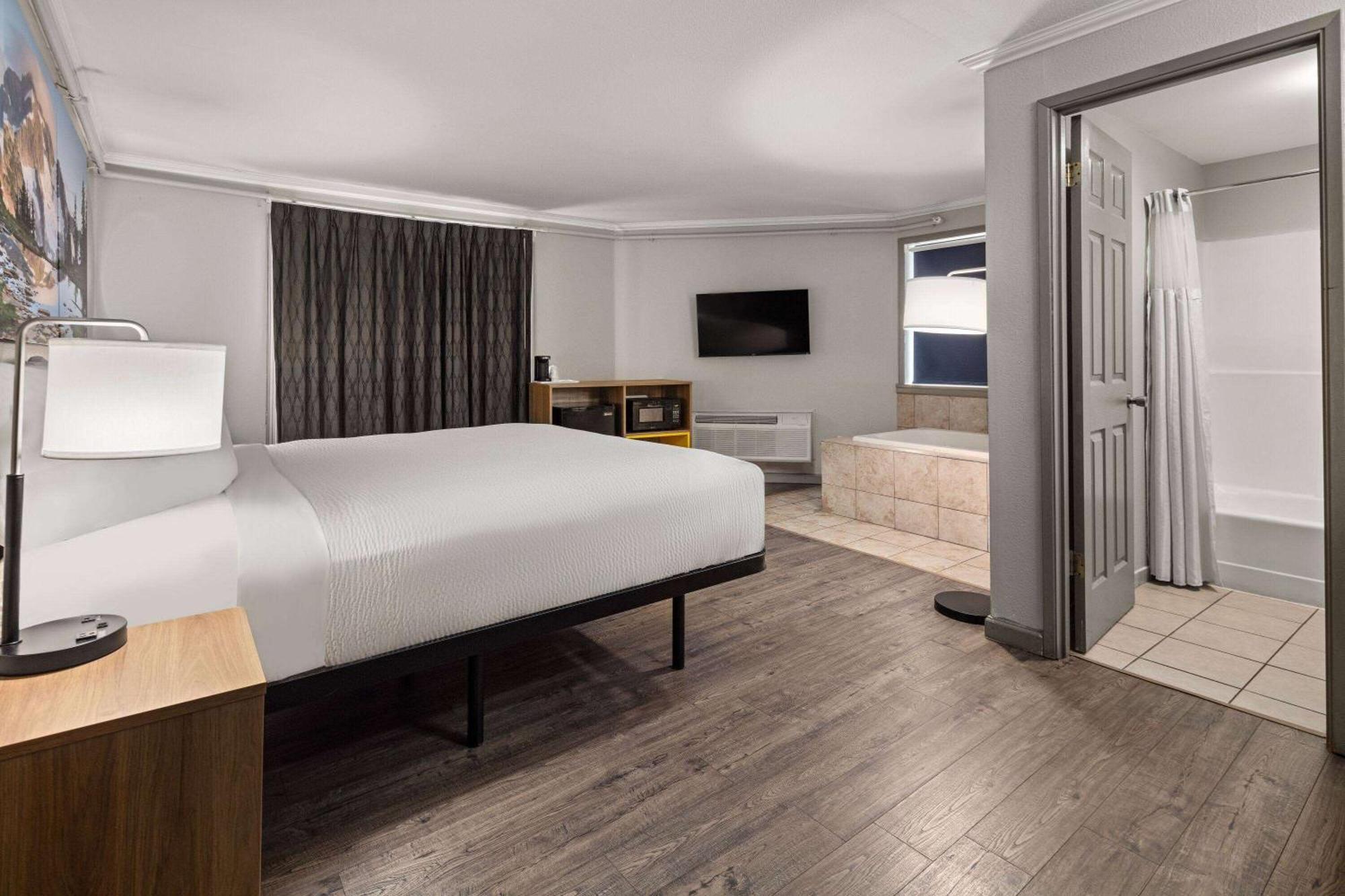 Days Inn By Wyndham Lakewood South Tacoma Exteriér fotografie