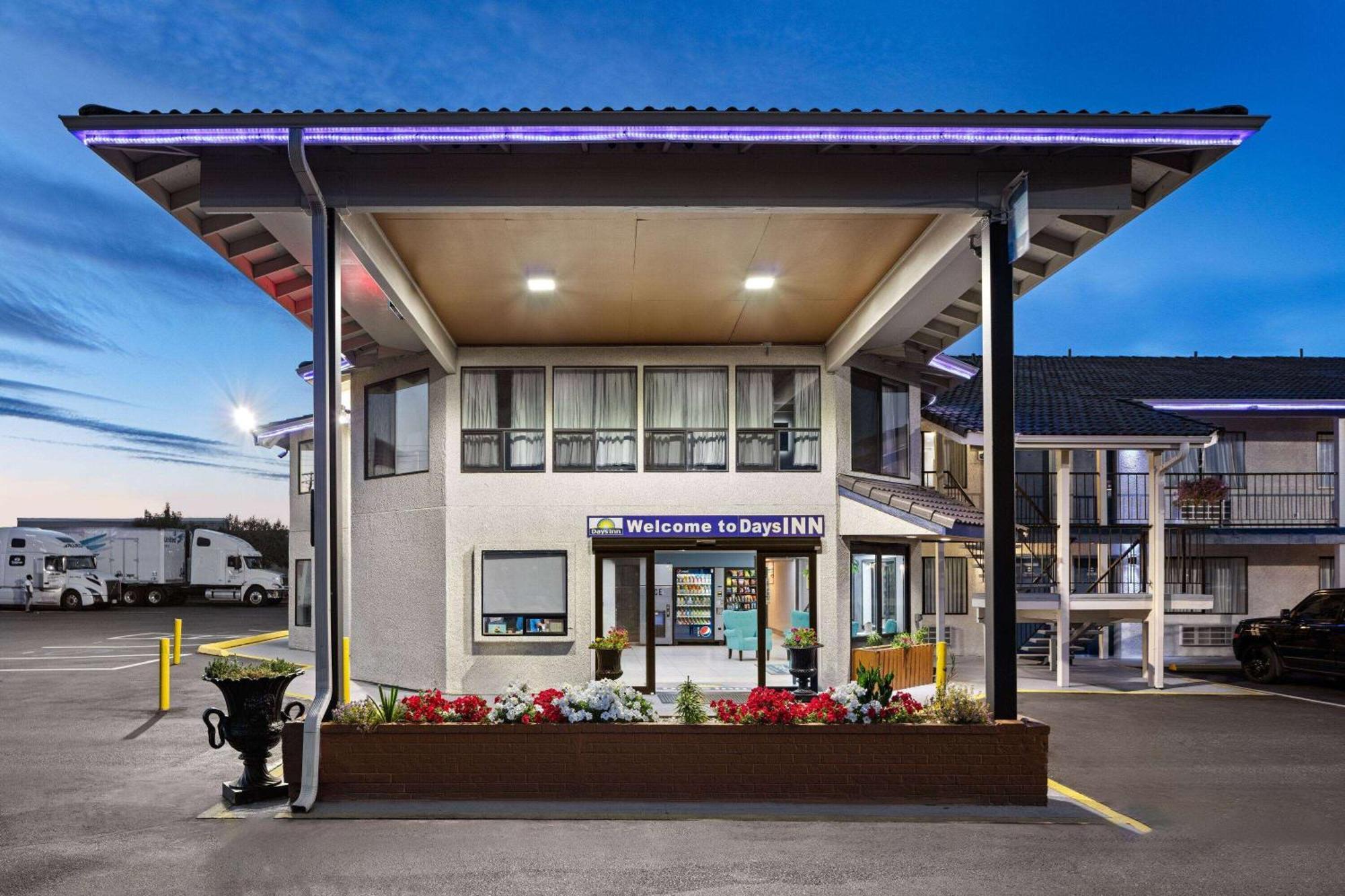 Days Inn By Wyndham Lakewood South Tacoma Exteriér fotografie